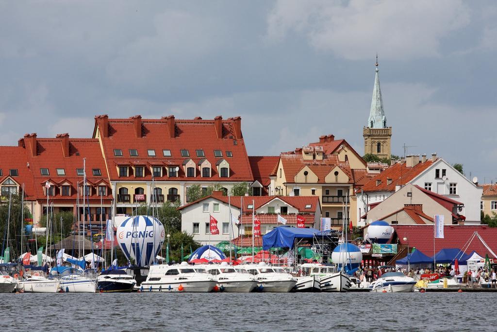 Apartamenty Portowe Mikołajki Eksteriør billede