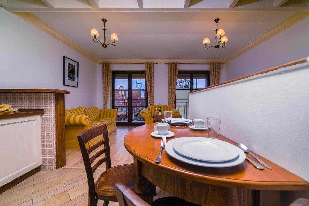 Apartamenty Portowe Mikołajki Eksteriør billede
